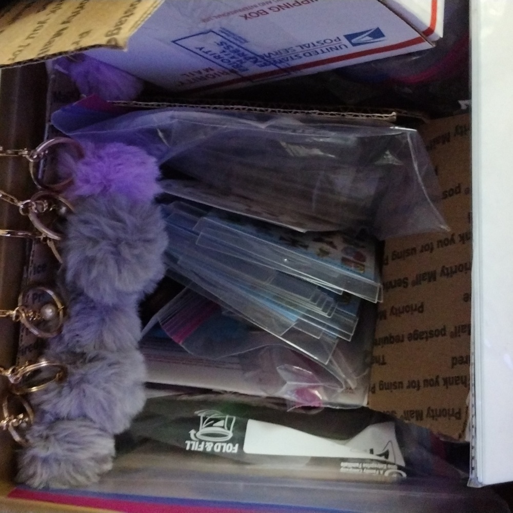 GIVEAWAY (1 ITEM)